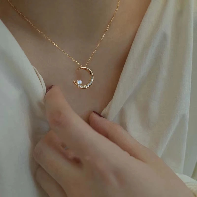 Fashion Shining Inlaid Zirconia Star Moon Pendant Necklace for Women Luxury Crystal Clavicle Chain Necklace Wedding Jewelry
